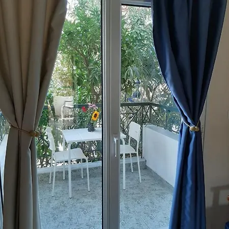 Flesvos Hotel apartamentowy 2*